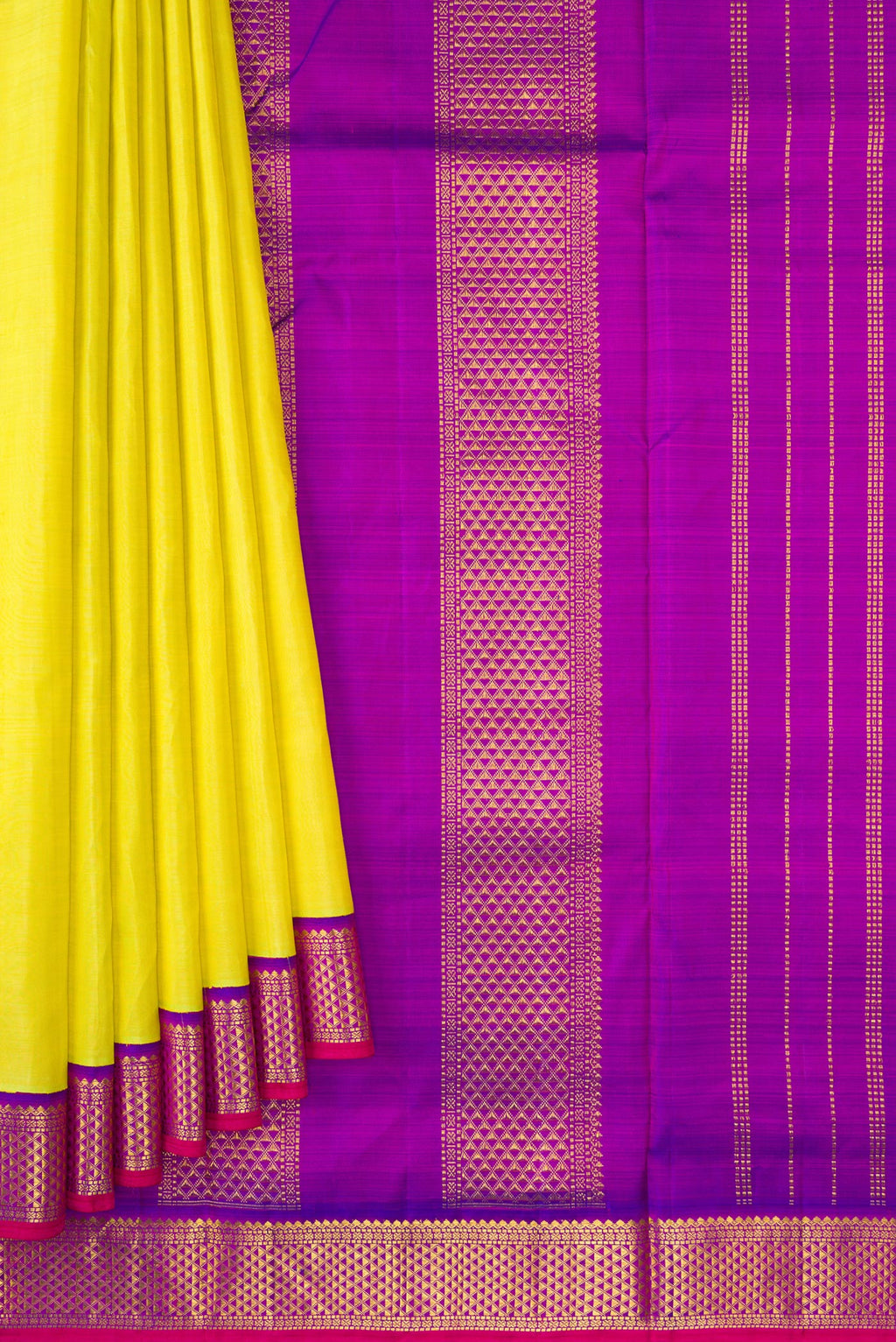Pleats and pallu of Pure Silk Pure Zari Parrot Green Dual Tone Kanchipuram Nine Yards Saree with Plain Body and Ganga Jamuna Border. 