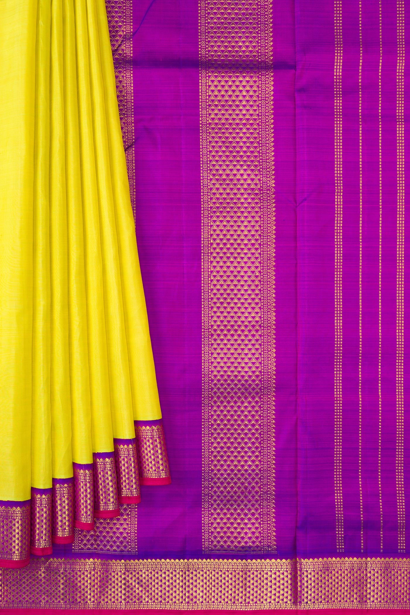 Pleats and pallu of Pure Silk Pure Zari Parrot Green Dual Tone Kanchipuram Nine Yards Saree with Plain Body and Ganga Jamuna Border. 