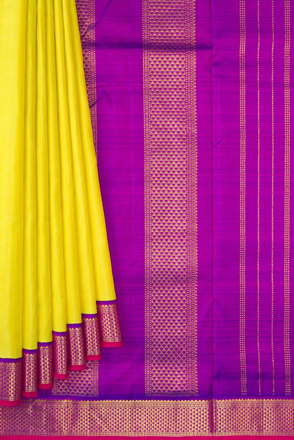 Pleats and pallu of Pure Silk Pure Zari Parrot Green Dual Tone Kanchipuram Nine Yards Saree with Plain Body and Ganga Jamuna Border. 