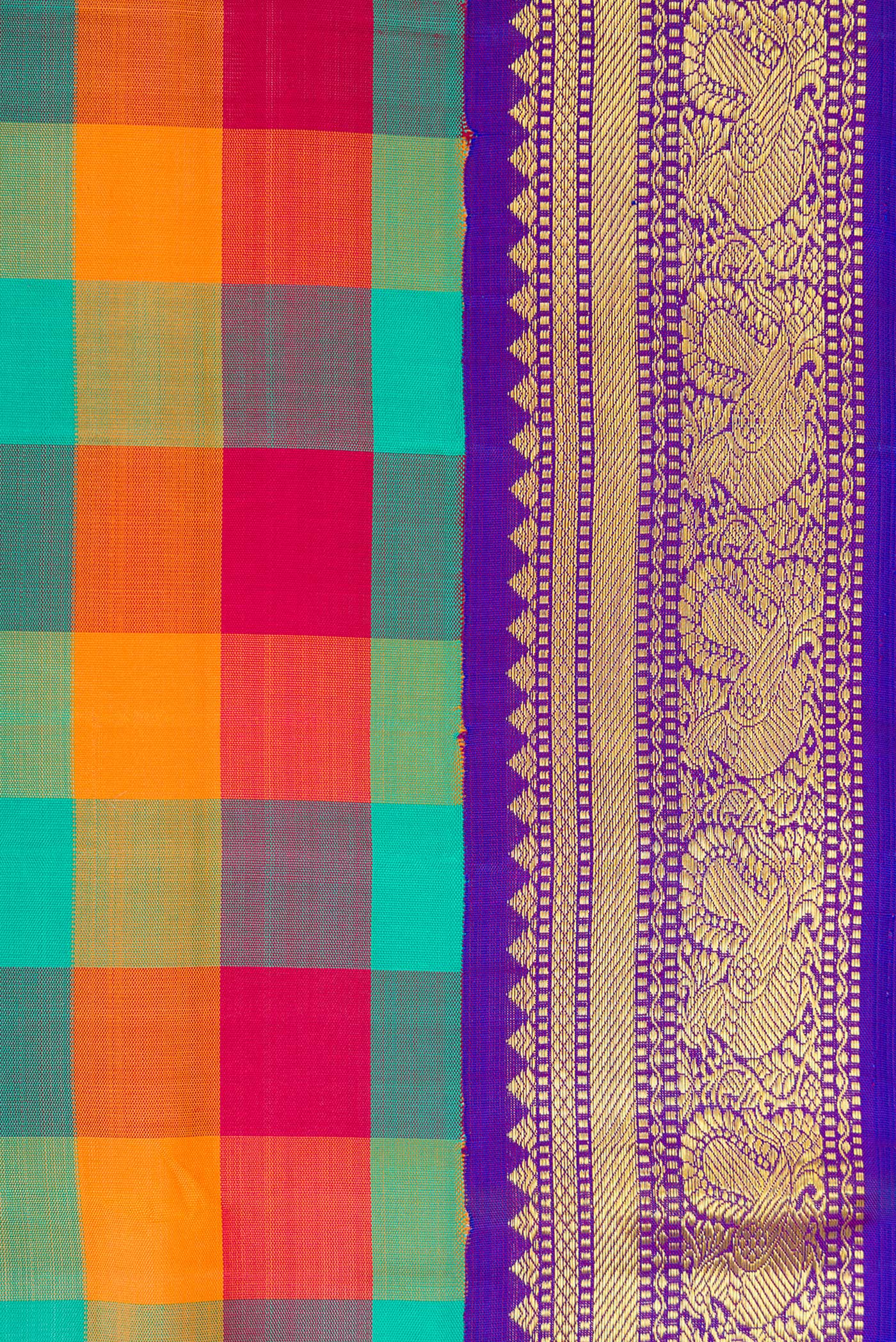 Border image of Pure Silk Pure Zari Green , Pink and Orange Color Kanchipuram Nine Yards Saree with Checked design on the body and Zari Border. 