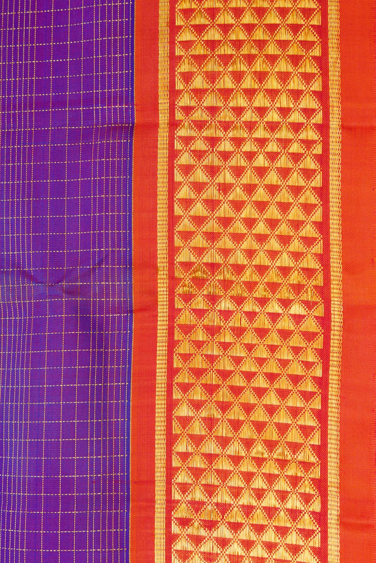 Border image of Pure Silk Pure Zari Royal Blue Dual Tone Kanjivaram Nine Yards Saree with Checked design on the body and Zari Border. 