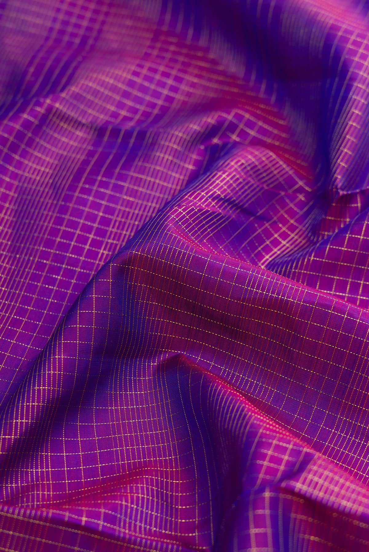 Close up of Pure Silk Pure Zari Royal Blue Dual Tone Kanjivaram Nine Yards Saree with Checked design on the body and Zari Border.  displaying folds