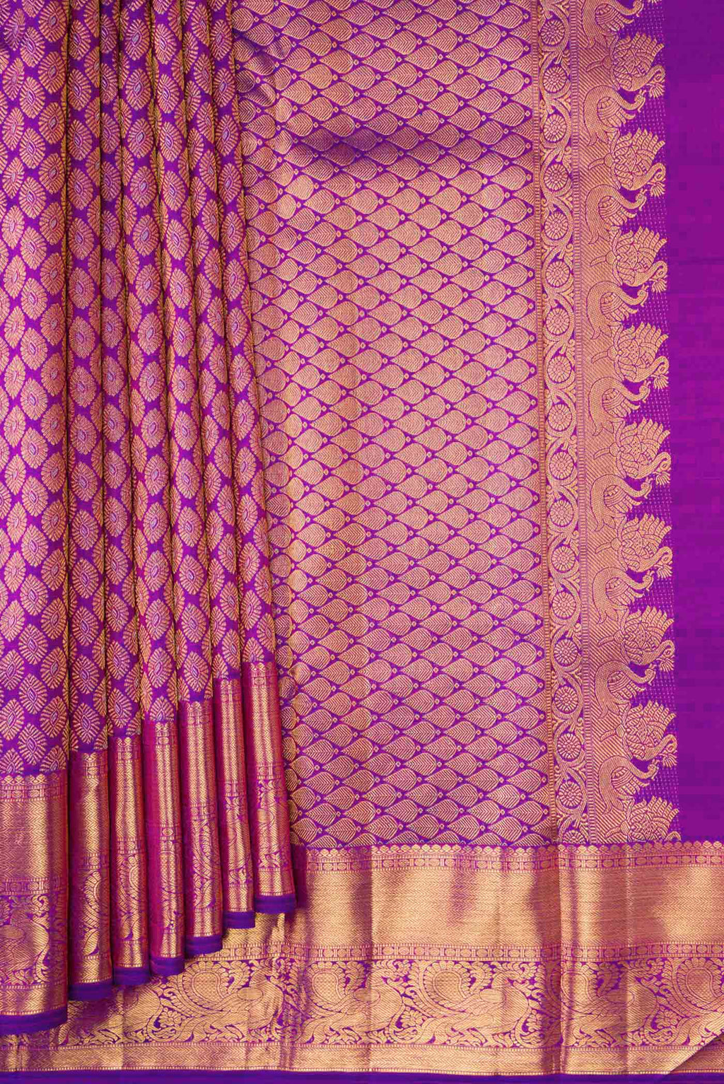 Pleats and pallu of Purple Dual Tone Kanchipuram Silk Saree with Zari Brocade on the body and Zari Border. 