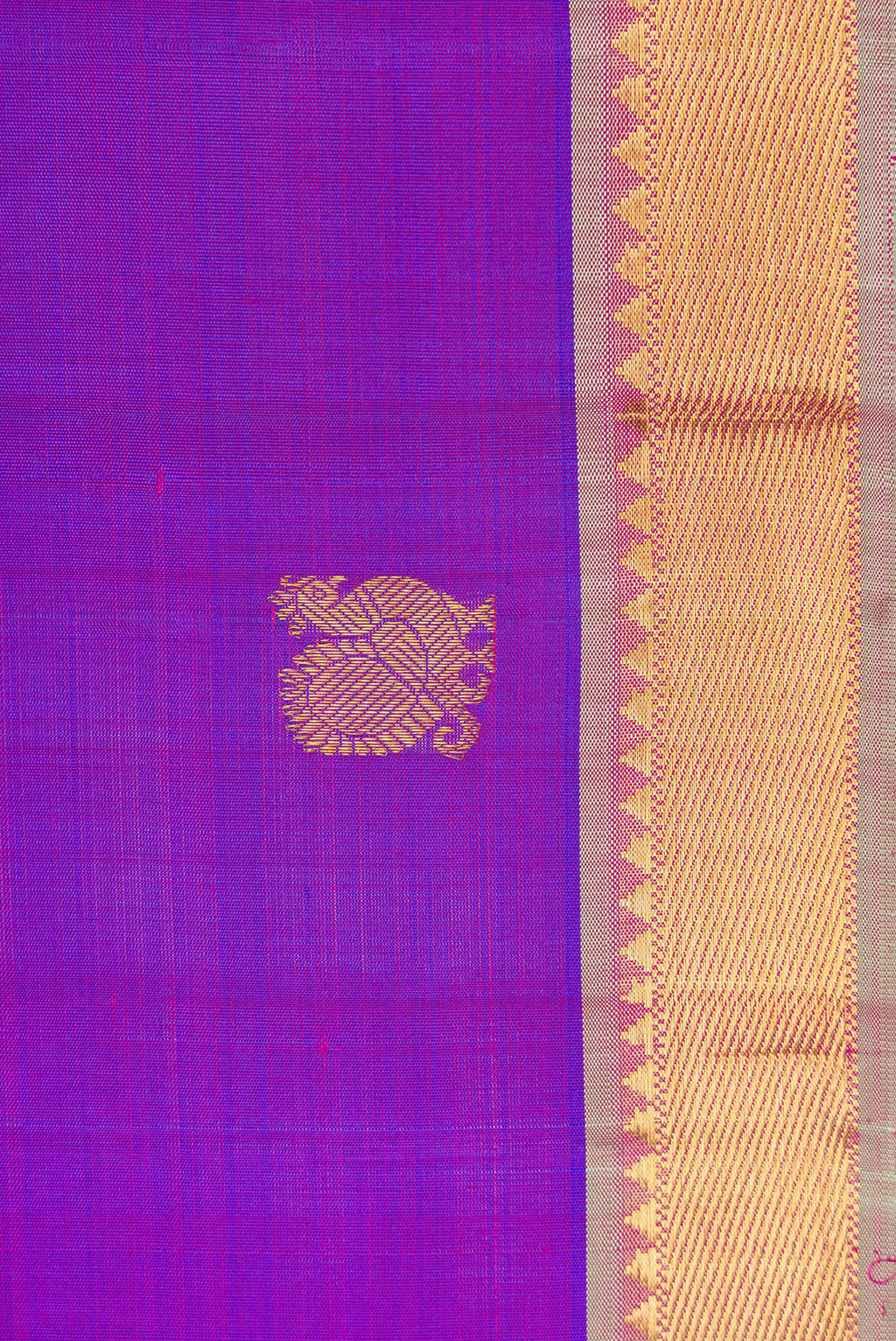 Border image of Purple Dual Tone Kanchipuram Silk Saree with Zari Butta on the body and Zari Border. 