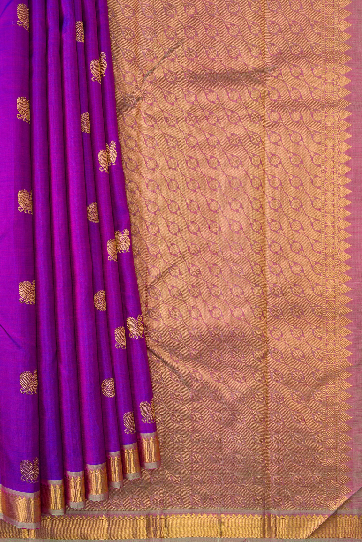 Pleats and pallu of Purple Dual Tone Kanchipuram Silk Saree with Zari Butta on the body and Zari Border. 