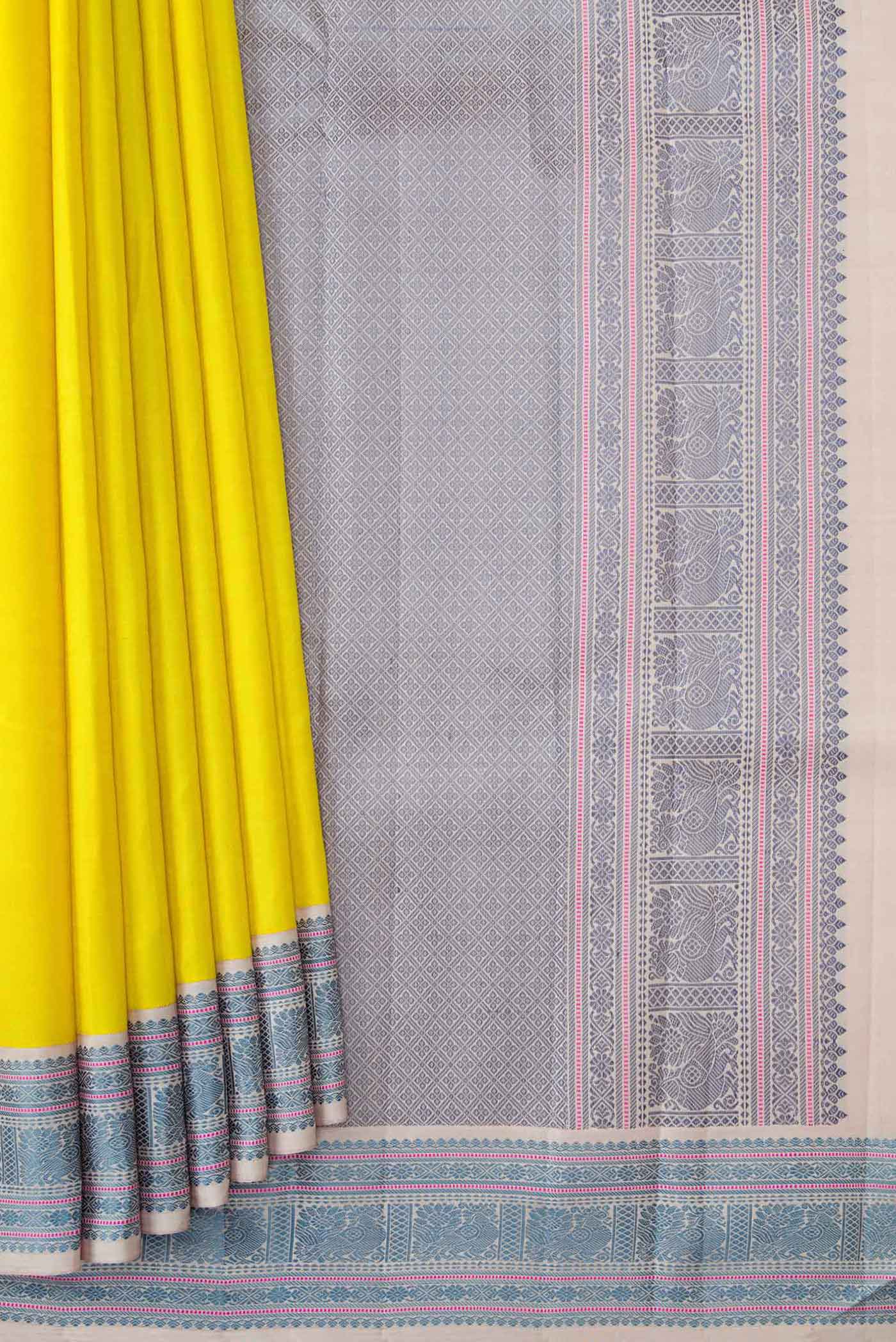 Pleats and pallu of Yellow Kanchipuram Silk Saree with Plain Body and Thread Border
