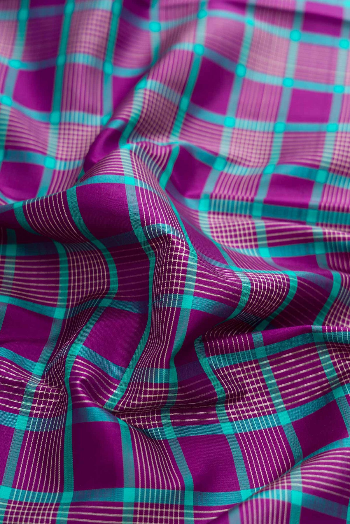Close up of Pure Silk Pure Zari Blue Dual Tone Kanchipuram Saree Checked design on the body and Zari Border displaying folds