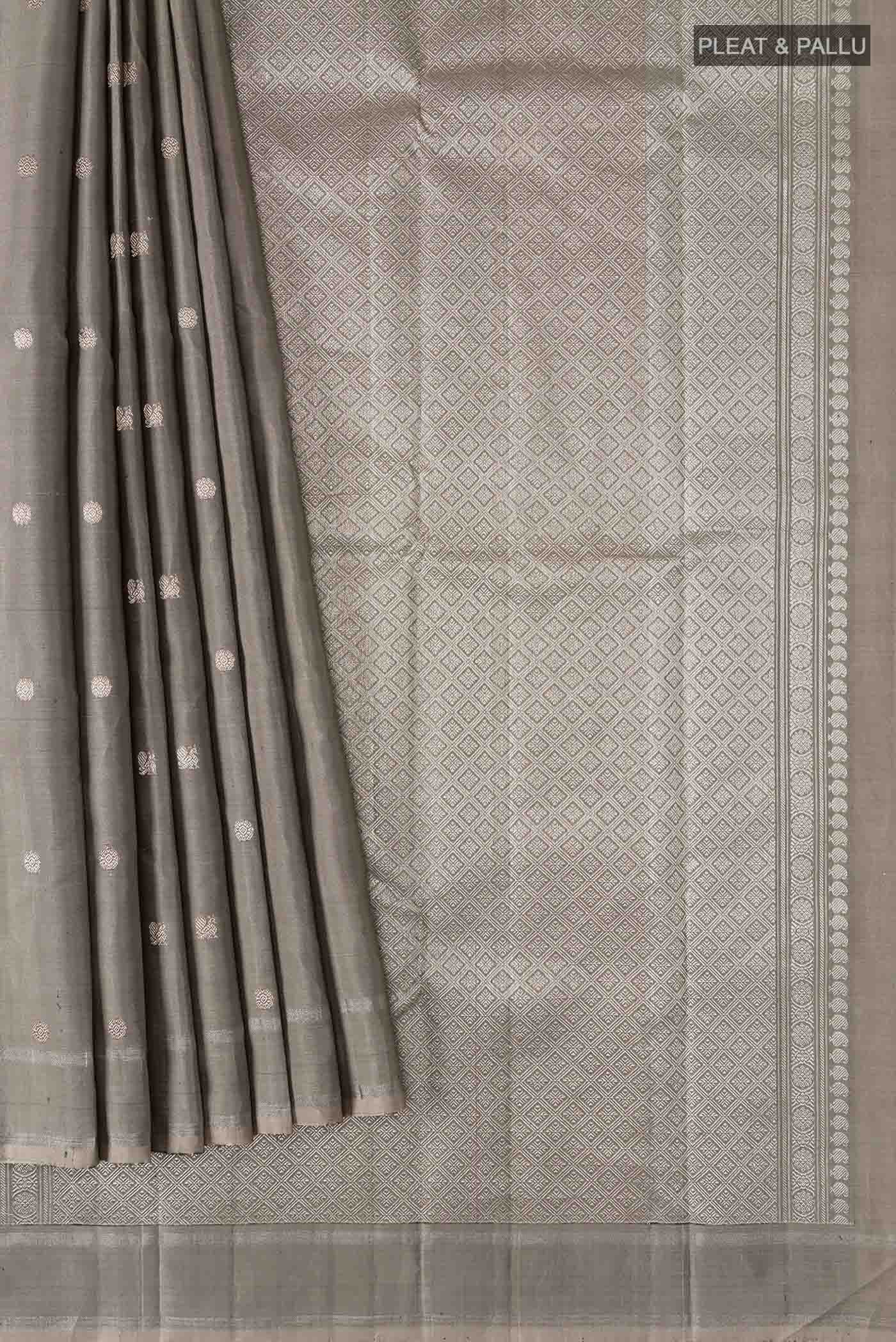 pleats pallu