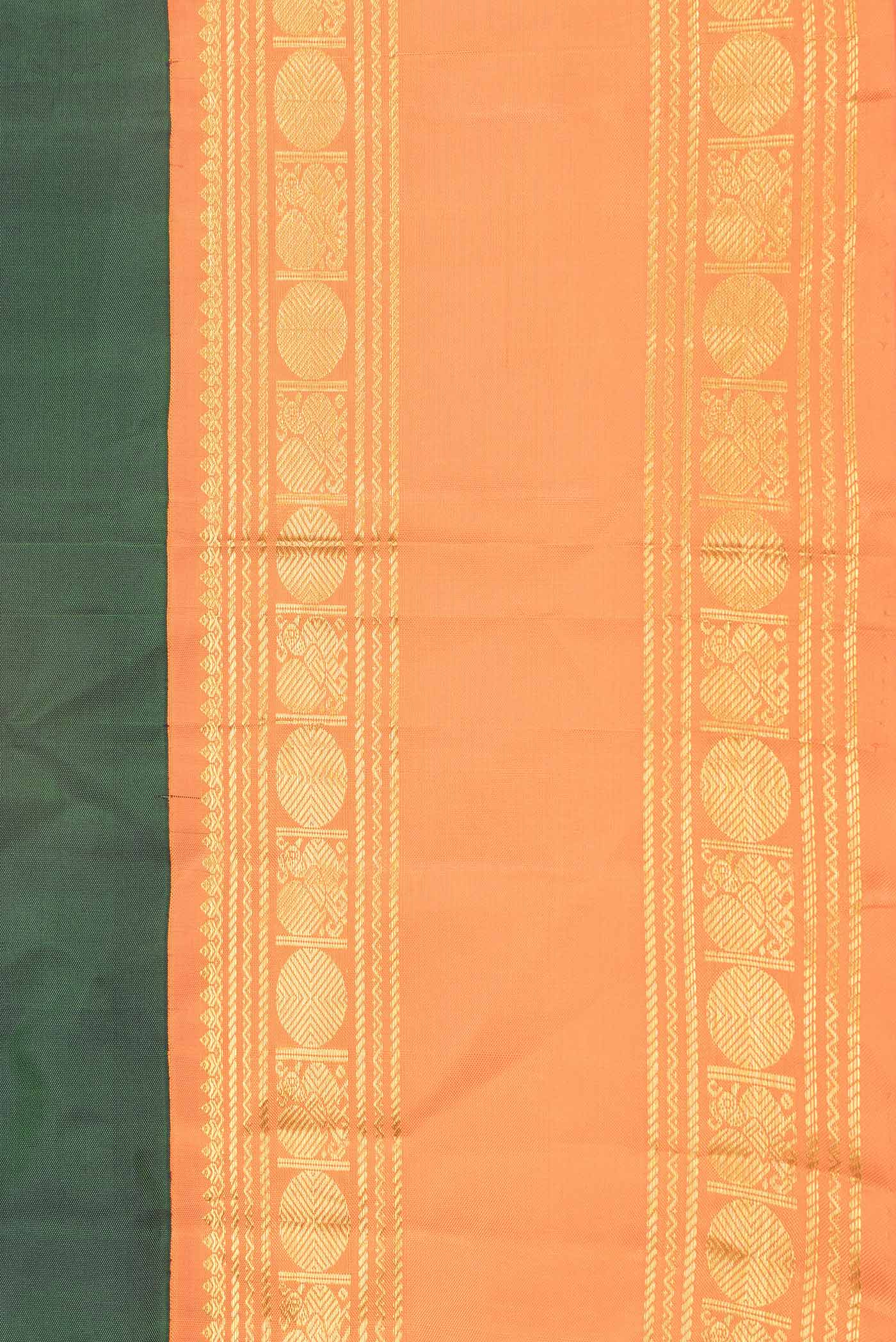 Border image of Green Dual Tone Kanchipuram Saree with Zari Butta on the body and Zari Border