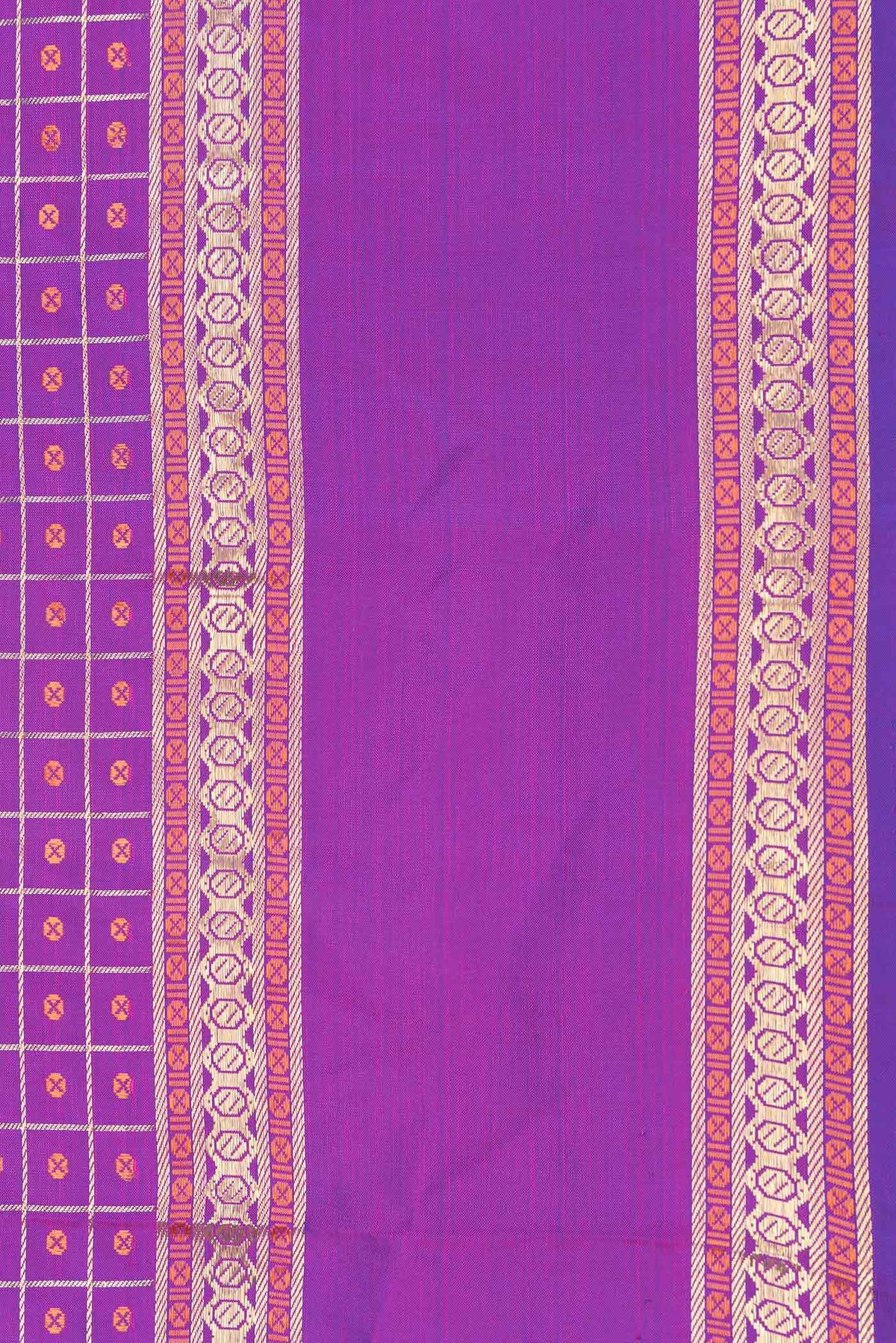 Border image of Purple Dual Tone Kanchipuram Saree with Zari And Thread Butta on the body and Zari Border