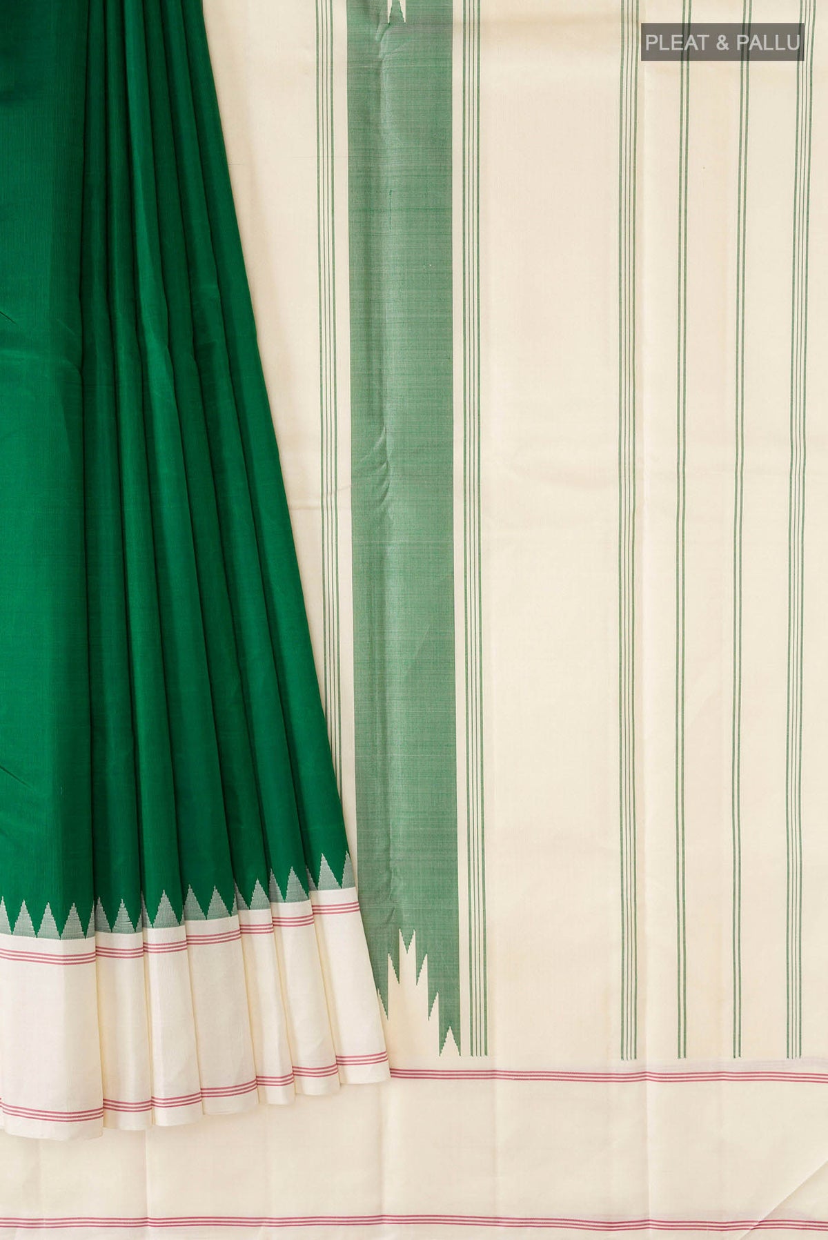 Pleats and pallu of Green Kanchipuram Silk Saree with Plain Body and Plain Border