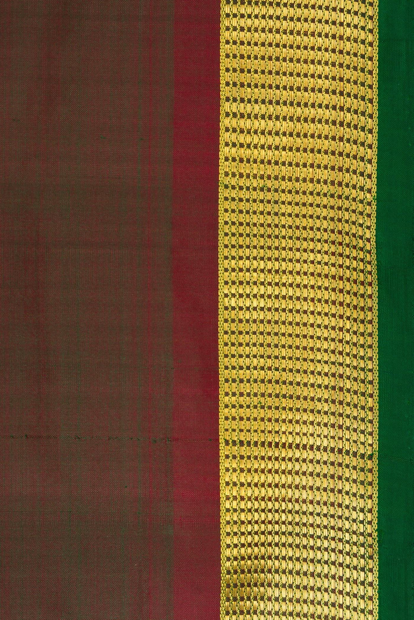 Border image of Bottle Green Dual Tone Kanchipuram Silk Nine Yards Saree with Plain Body and Zari Border. 