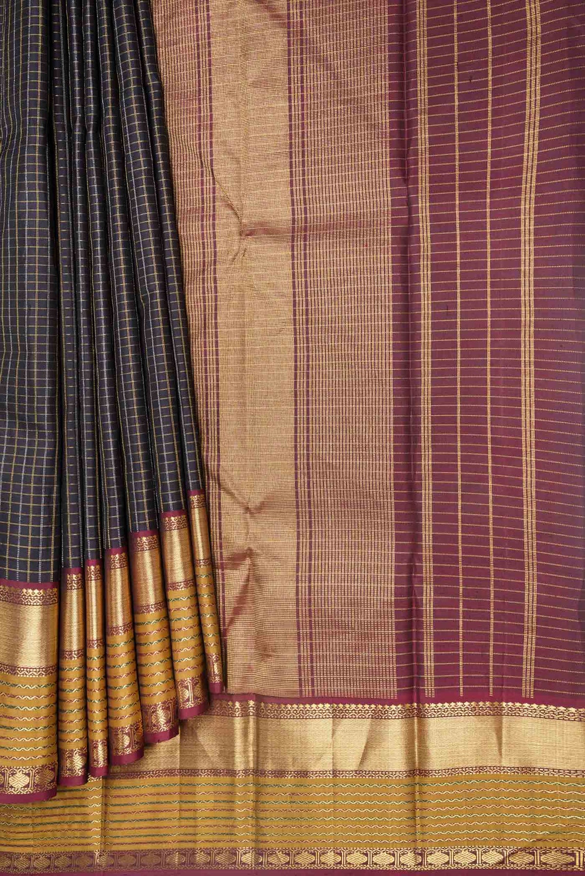 Pleats and pallu of Black Dual Tone Kanchipuram Saree with Checked design on the body and Zari Border