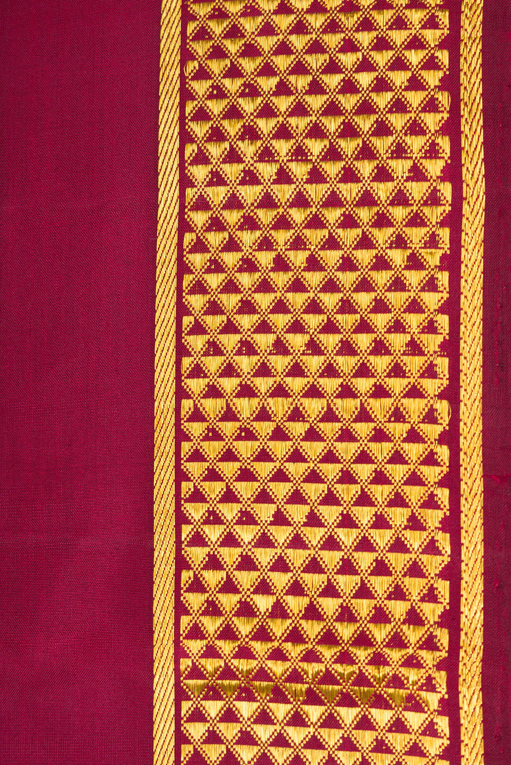 Border image of Pure Silk Pure Zari Burgundy Dual Tone Kanjivaram Nine Yards Saree with Zari Butta on the body and Zari Border. 