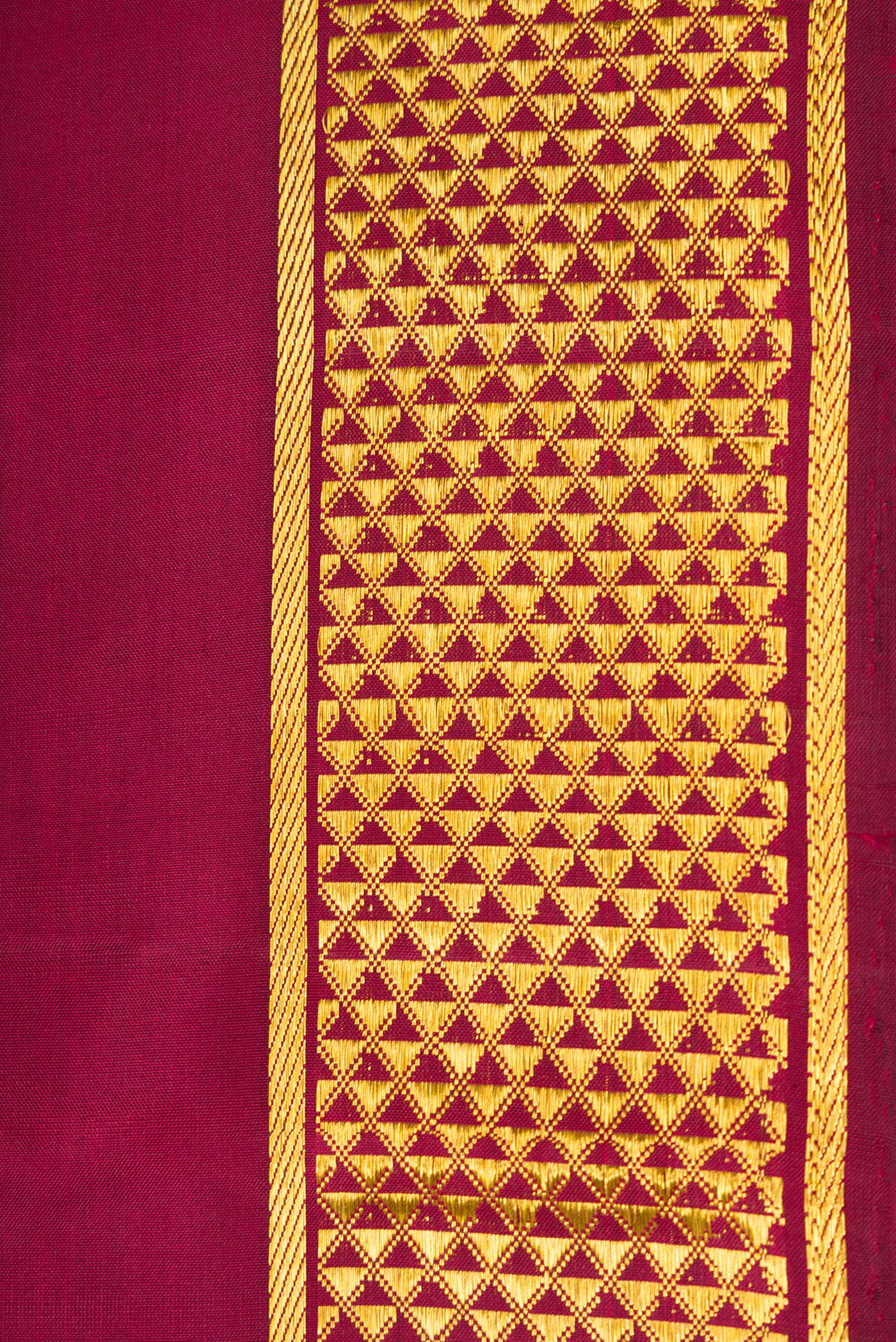 Border image of Pure Silk Pure Zari Burgundy Dual Tone Kanjivaram Nine Yards Saree with Zari Butta on the body and Zari Border. 