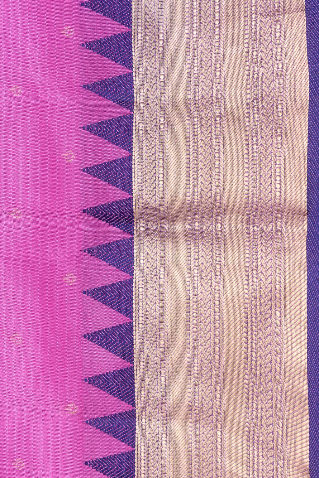 Border image of Pink Dual Tone Kanchipuram Silk Saree with Zari Butta on the body and Zari And Thread Border. 