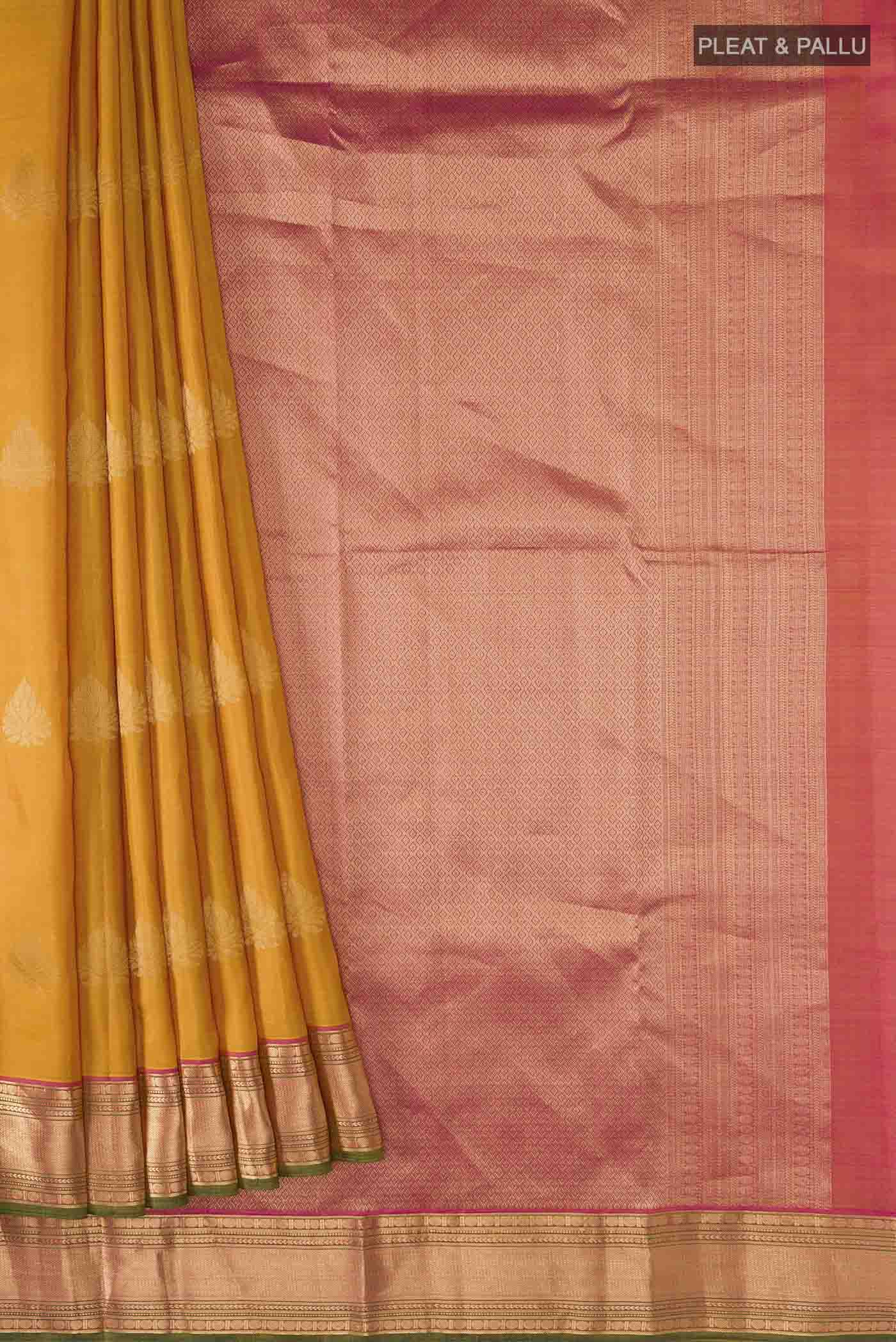 pleats pallu
