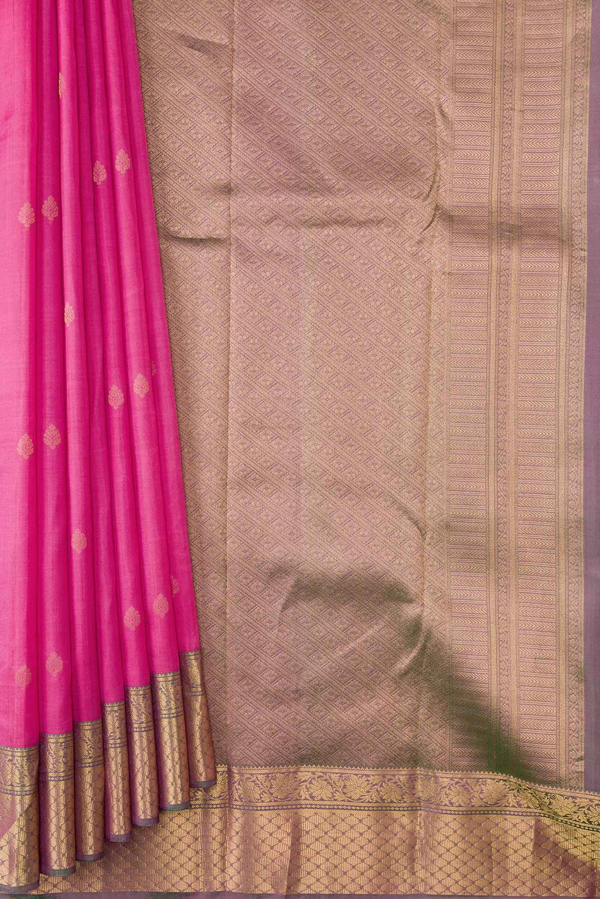 Pleats and pallu of Pink Dual Tone Kanchipuram Silk Saree with Zari Butta on the body and Zari Border