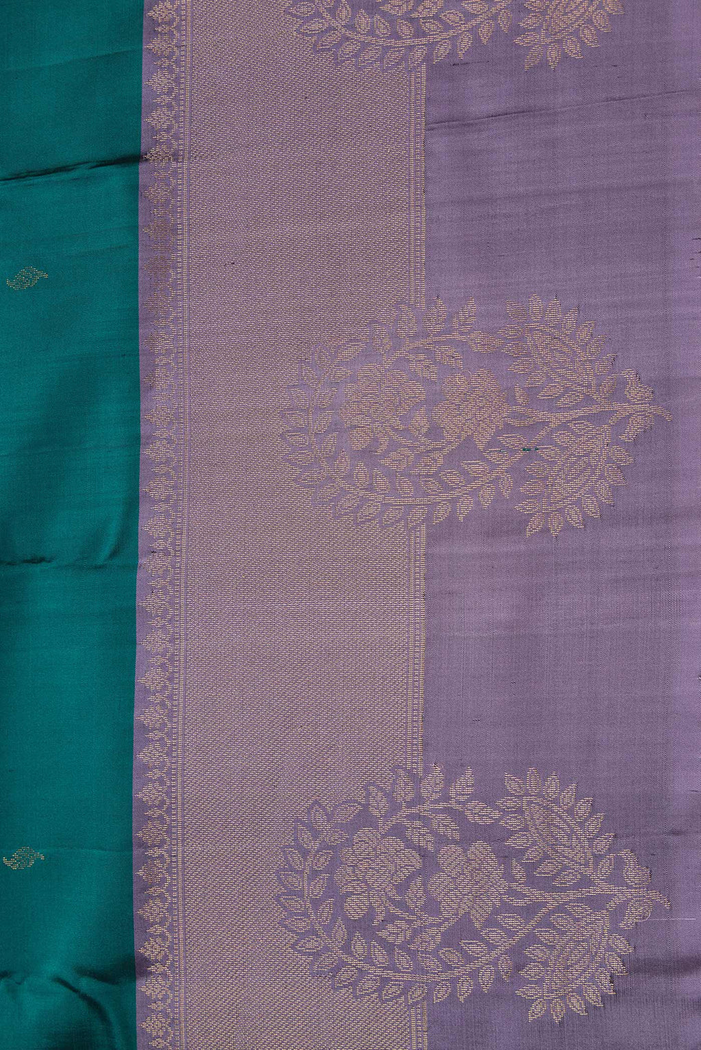 Border image of Maya Blue Dual Tone Kanchipuram Silk Saree with Zari Butta on the body and Zari Border. 