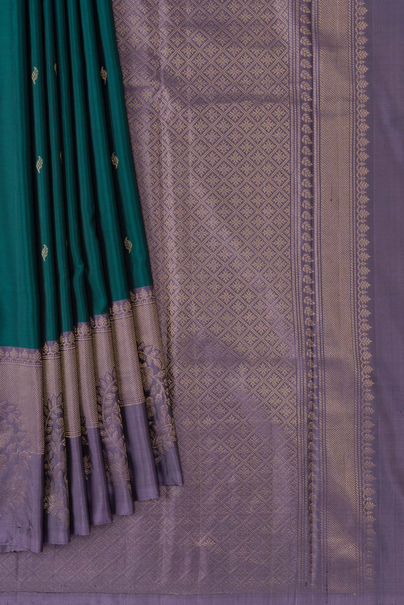 Pleats and pallu of Maya Blue Dual Tone Kanchipuram Silk Saree with Zari Butta on the body and Zari Border. 
