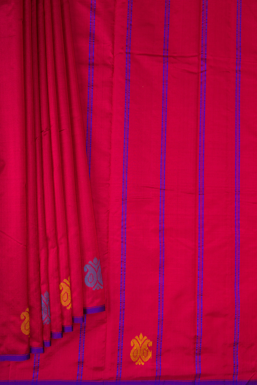 Pleats and pallu of Maroon Kanchipuram Silk Saree with Plain Body and Thread Border. 