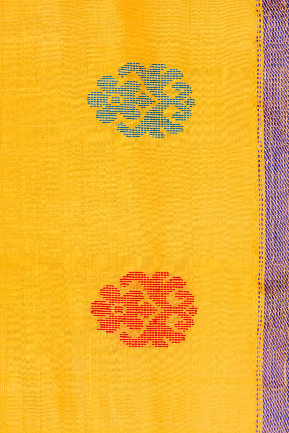 Border image of Yellow Dual Tone Kanchipuram Silk Saree with Plain Body and Thread Border. 