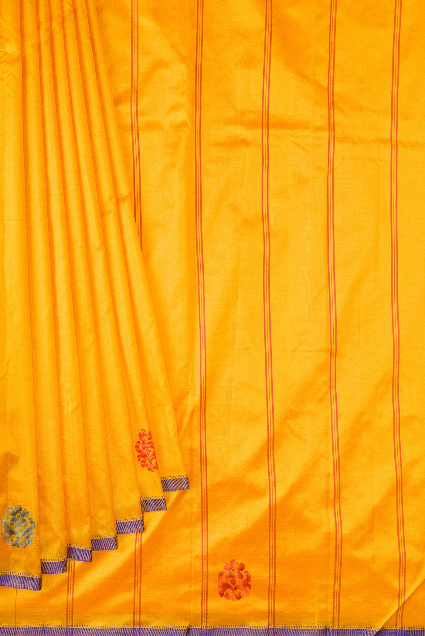 Pleats and pallu of Yellow Dual Tone Kanchipuram Silk Saree with Plain Body and Thread Border. 