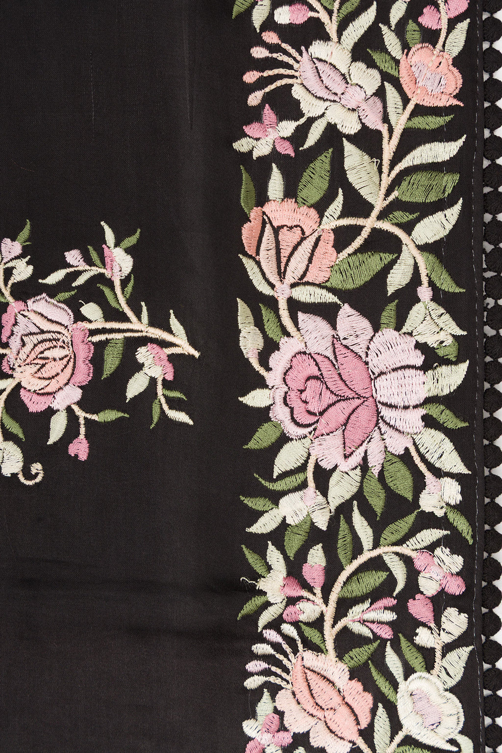 Border image of Black Dual Tone Crepe Saree with Embroidery on the body and Embroidery Border. 