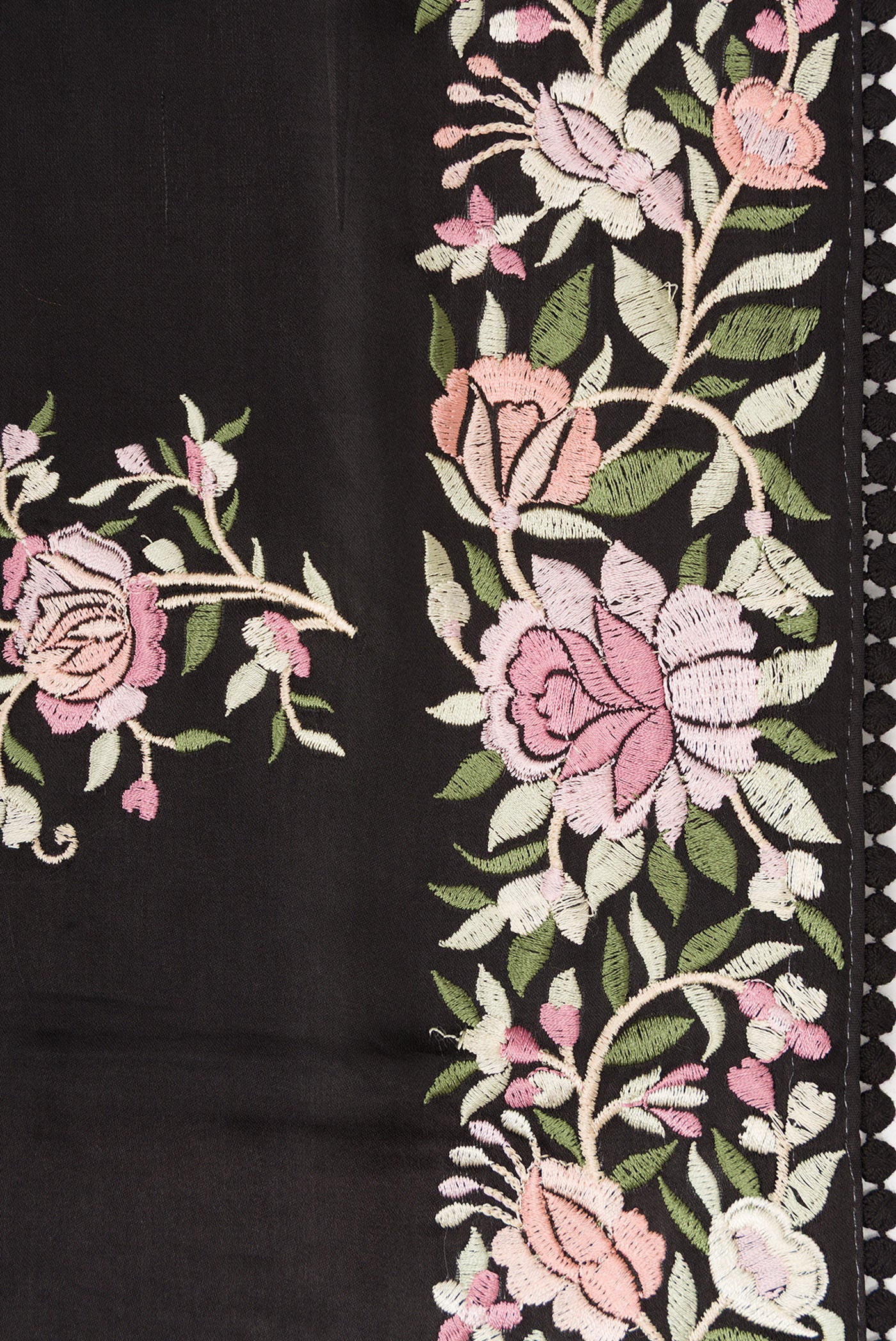 Border image of Black Dual Tone Crepe Saree with Embroidery on the body and Embroidery Border. 