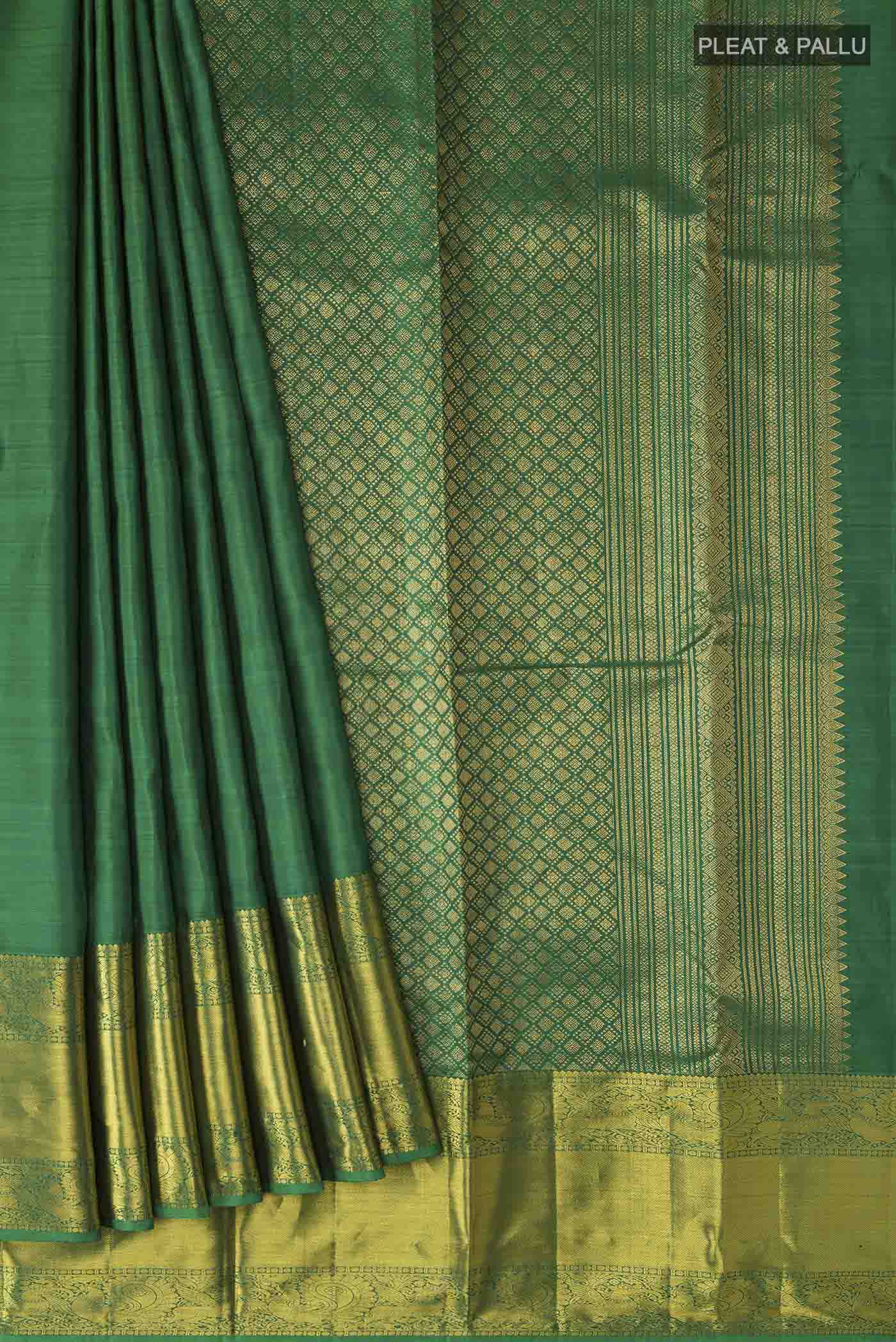 Pleats and pallu of Green Kanchipuram Silk Saree with Plain Body and Zari Border