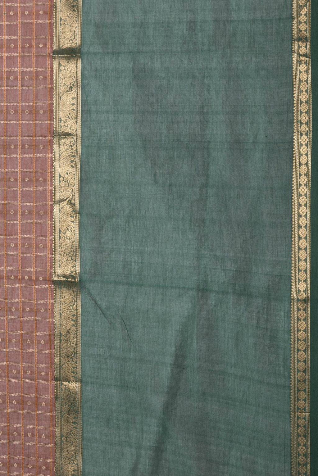 Border image of Mehandi Green Dual Tone Silk Cotton Saree with Checked design on the body and Zari Border. 