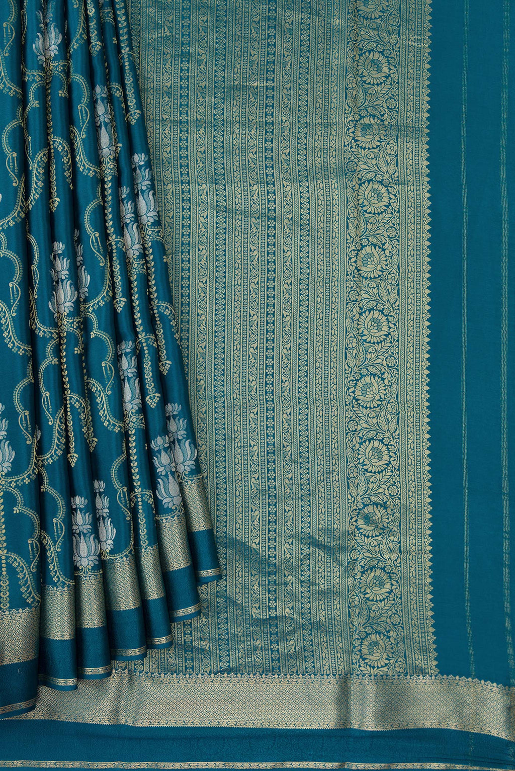 Pleats and pallu of Peacock Blue Dual Tone Mysore Crepe Saree with Zari Brocade on the body and Zari Border. 
