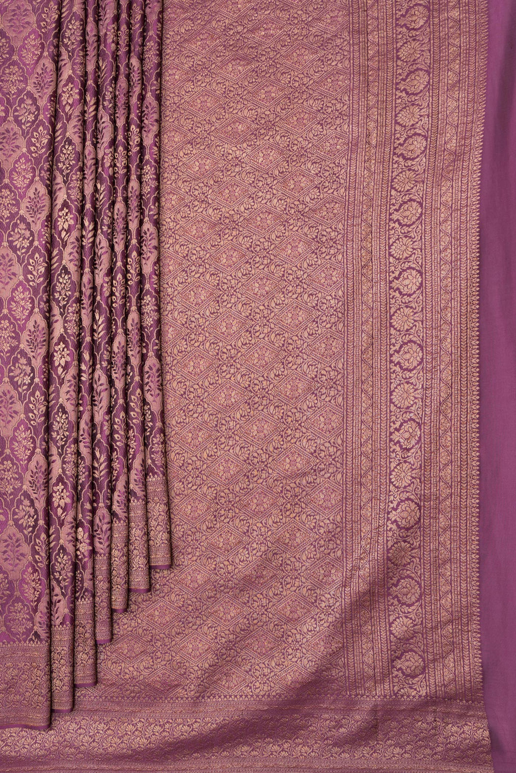 Pleats and pallu of Magenta Dual Tone Banarasi Georgette Saree with Zari Brocade on the body and Zari Border. 