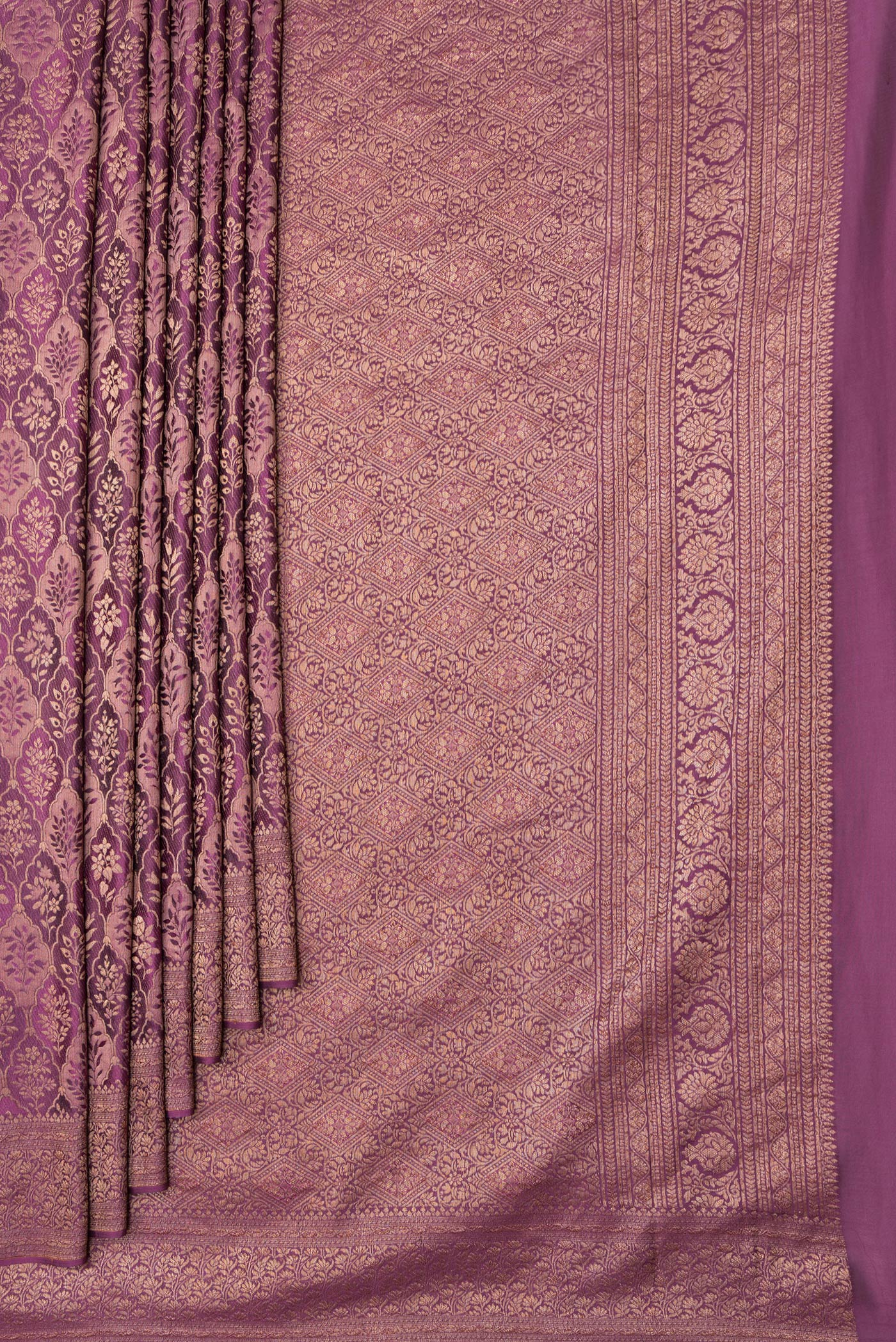Pleats and pallu of Magenta Dual Tone Banarasi Georgette Saree with Zari Brocade on the body and Zari Border. 