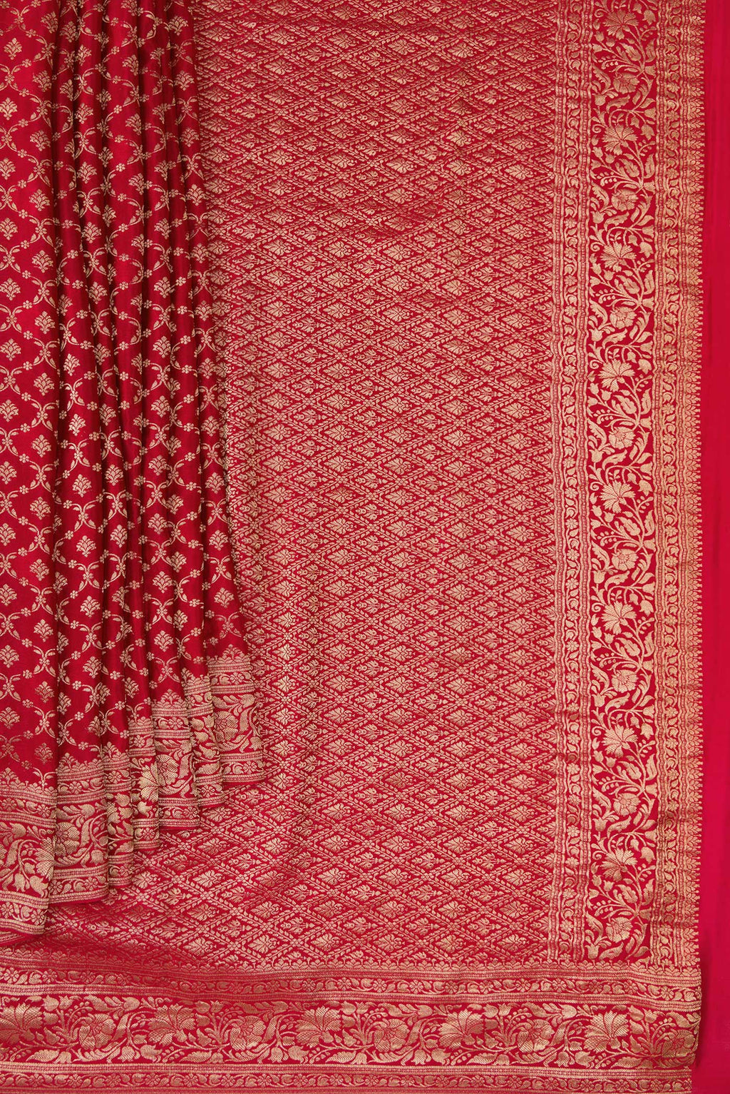 Pleats and pallu of Maroon Dual Tone Georgette Saree with Zari Brocade on the body and Zari Border. 