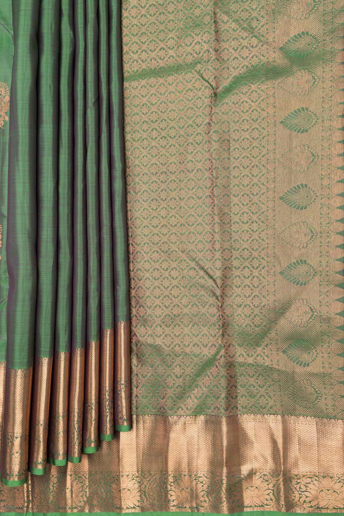 Pleats and pallu of Green Dual Tone Kanchipuram Saree with Zari Butta on the body and Zari Border