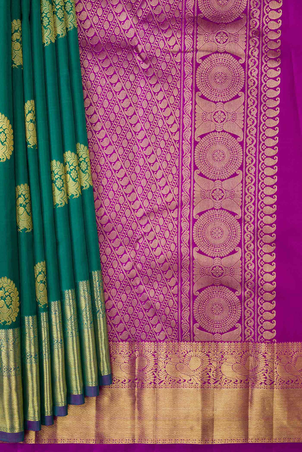 Pleats and pallu of Green Dual Tone Kanchipuram Silk Saree with Zari Butta on the body and Zari Border
