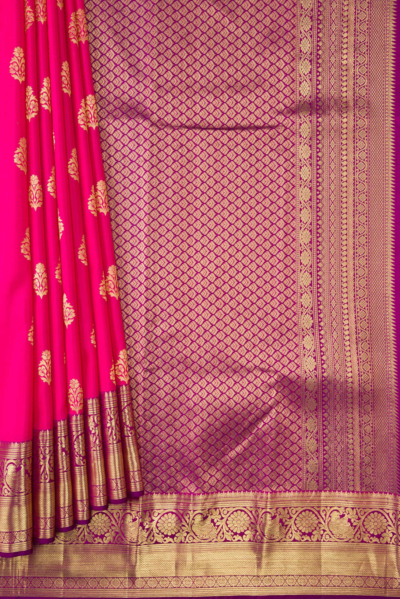 Pleats and pallu of Pink Dual Tone Kanjivaram Silk Saree with Zari Butta on the body and Zari Border. 