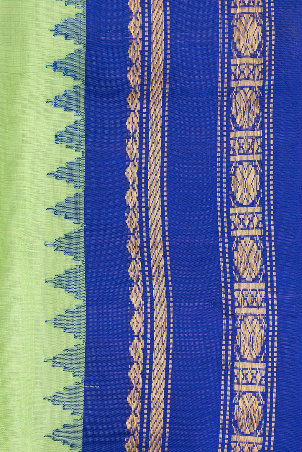 Border image of Parrot Green Dual Tone Gadwal Silk Saree with Checked design on the body and Zari Border. 