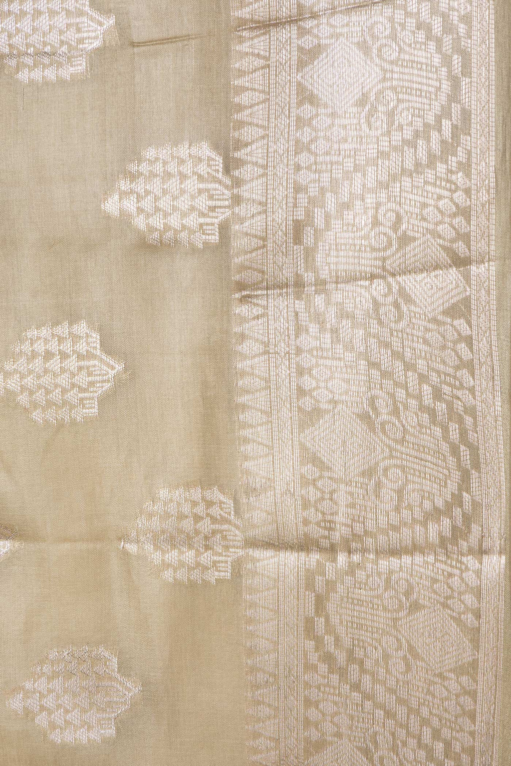 Border image of Mehandi Green Dual Tone Tussar Silk Saree with Zari Butta on the body and Zari Border. 