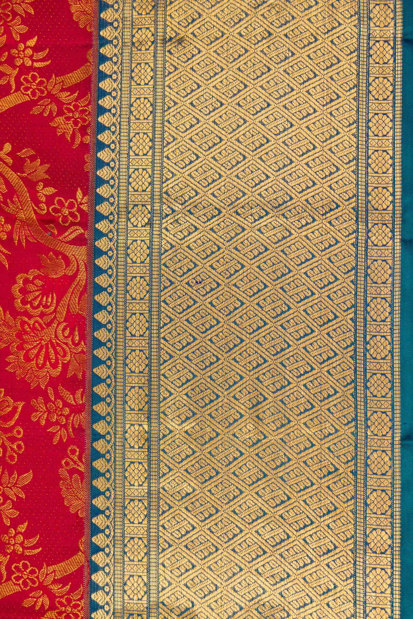 Border image of Maroon Dual Tone Kanchipuram Silk Saree with Zari Brocade on the body and Zari Border. 