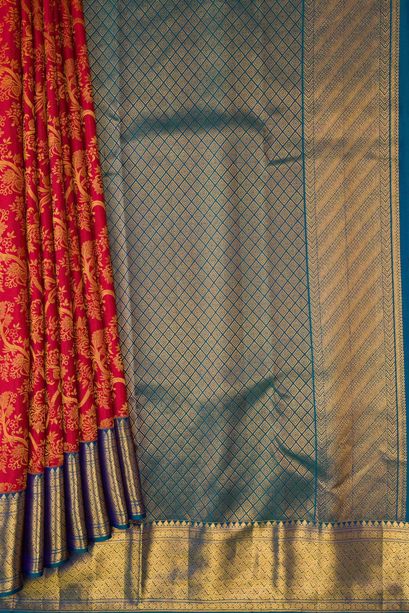 Pleats and pallu of Maroon Dual Tone Kanchipuram Silk Saree with Zari Brocade on the body and Zari Border. 