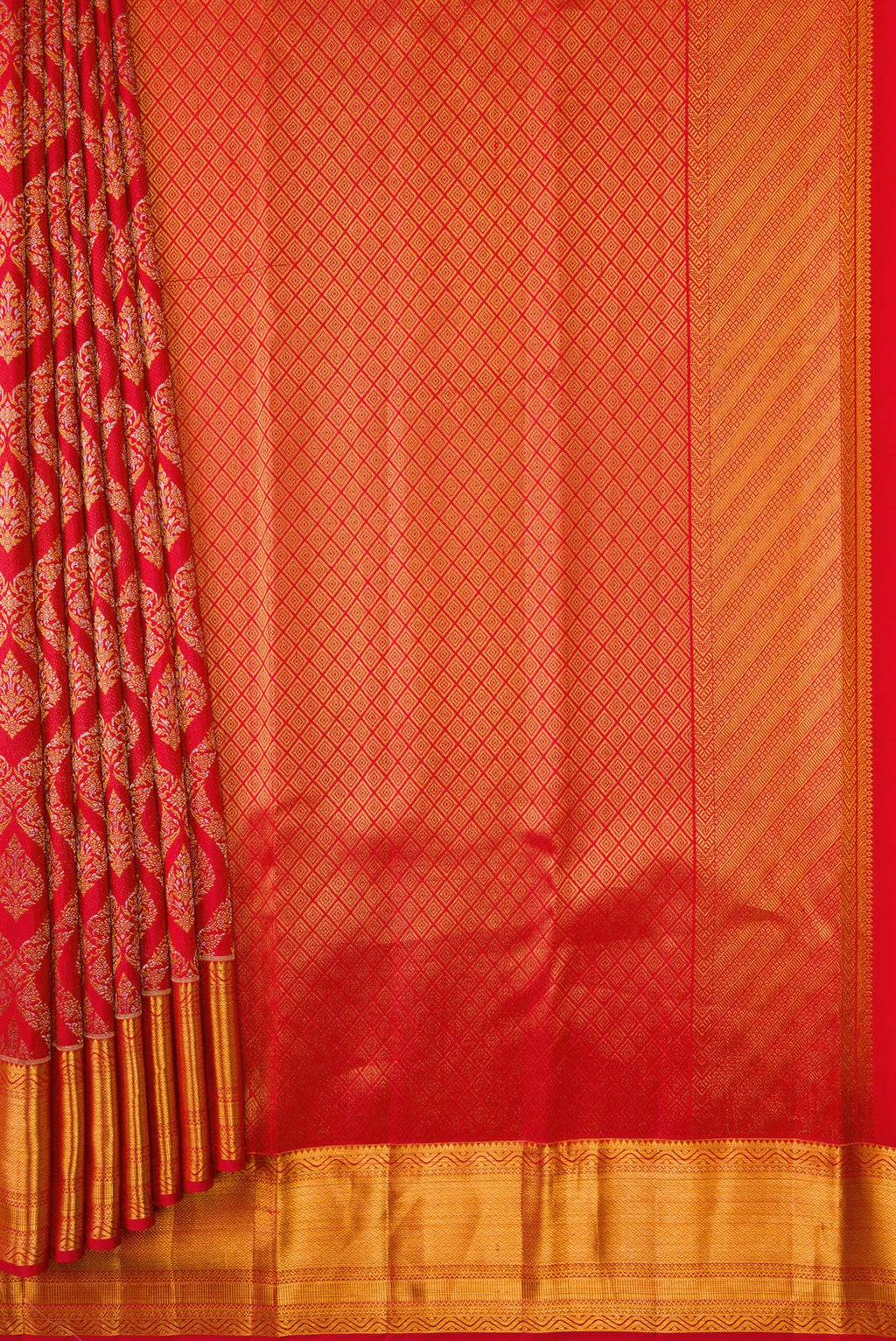 Pleats and pallu of Red Dual Tone Kanchipuram Silk Saree with Zari Brocade on the body and Zari Border. 