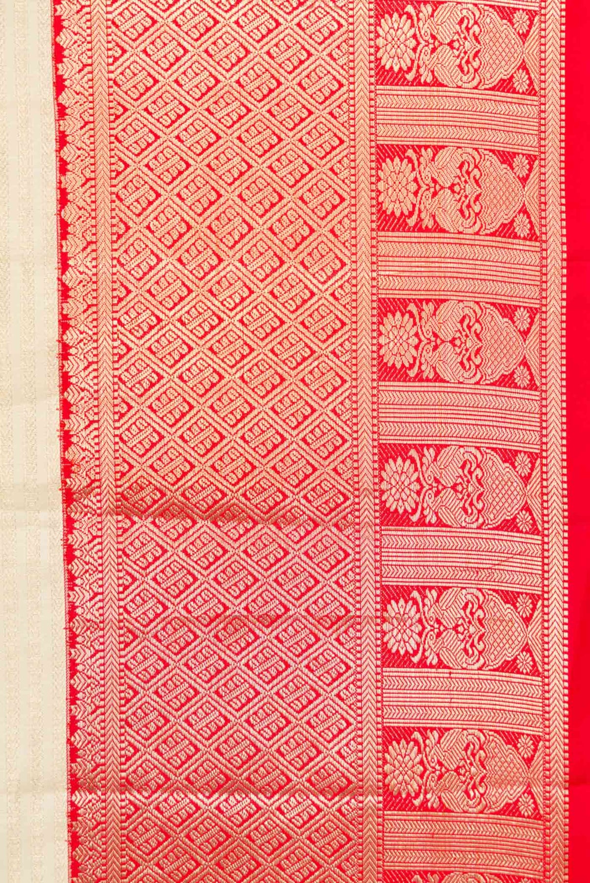 Border image of Off White Dual Tone Kanchipuram Silk Saree with Zari Brocade on the body and Zari Border