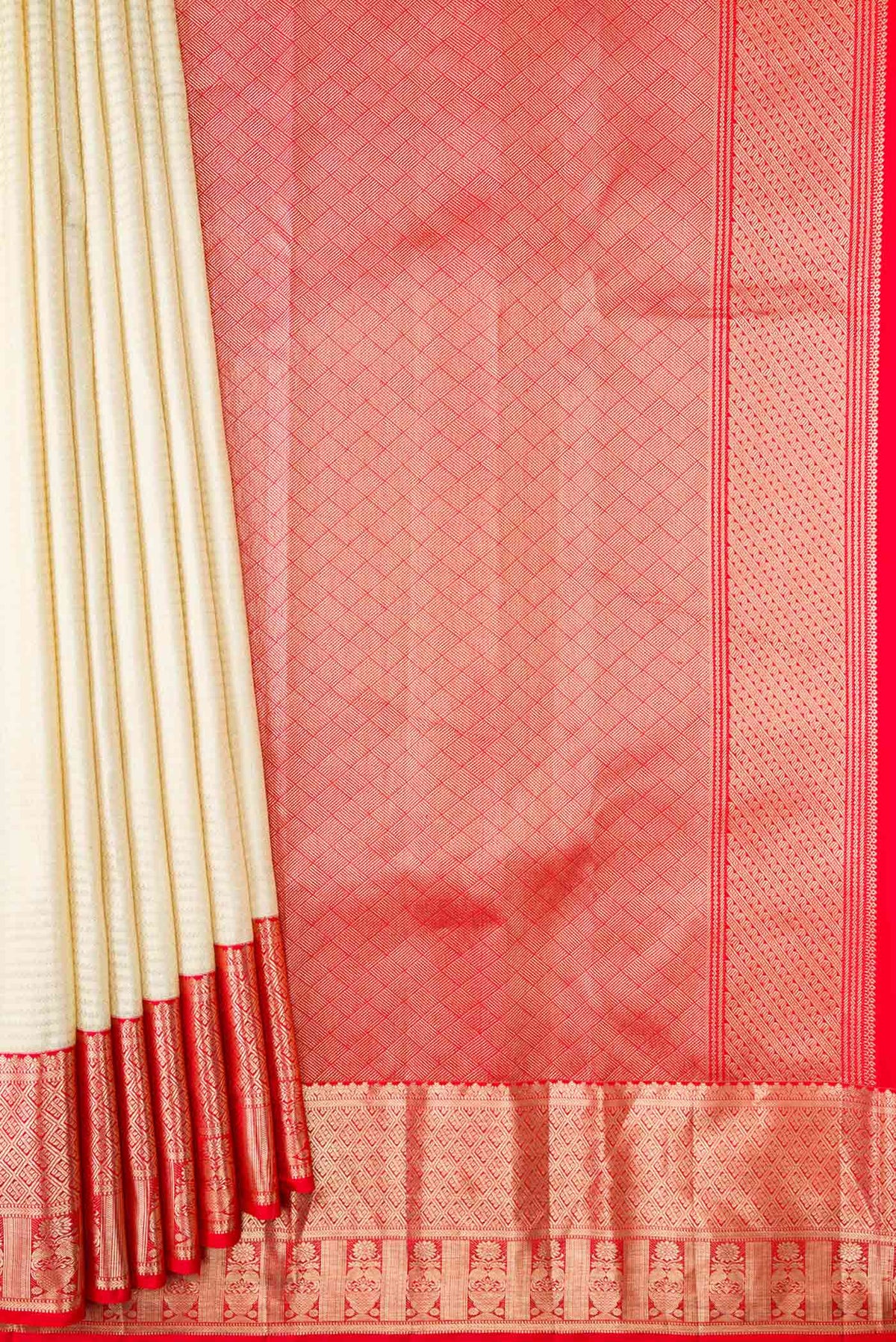Pleats and pallu of Off White Dual Tone Kanchipuram Silk Saree with Zari Brocade on the body and Zari Border