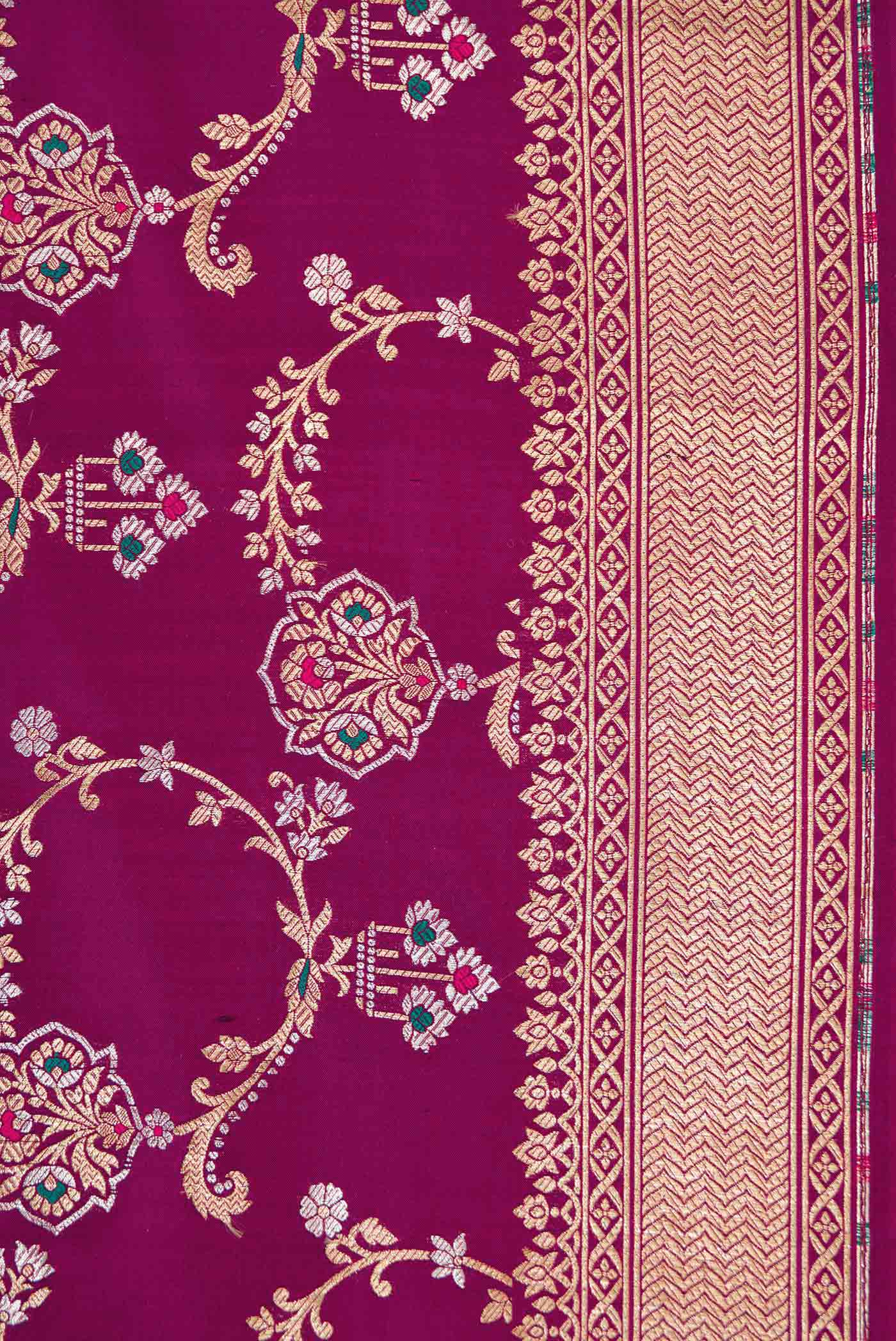 Border image of Magenta Dual Tone Banarasi Silk Saree with Zari And Thread Butta on the body and Zari Border