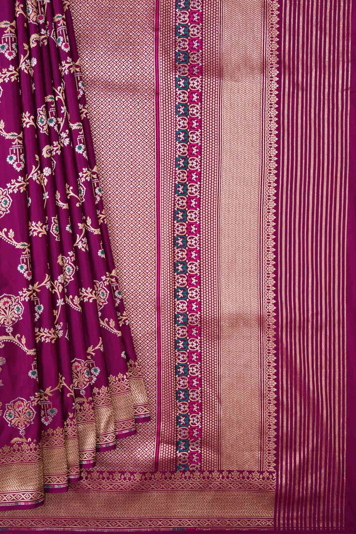 Pleats and pallu of Magenta Dual Tone Banarasi Silk Saree with Zari And Thread Butta on the body and Zari Border