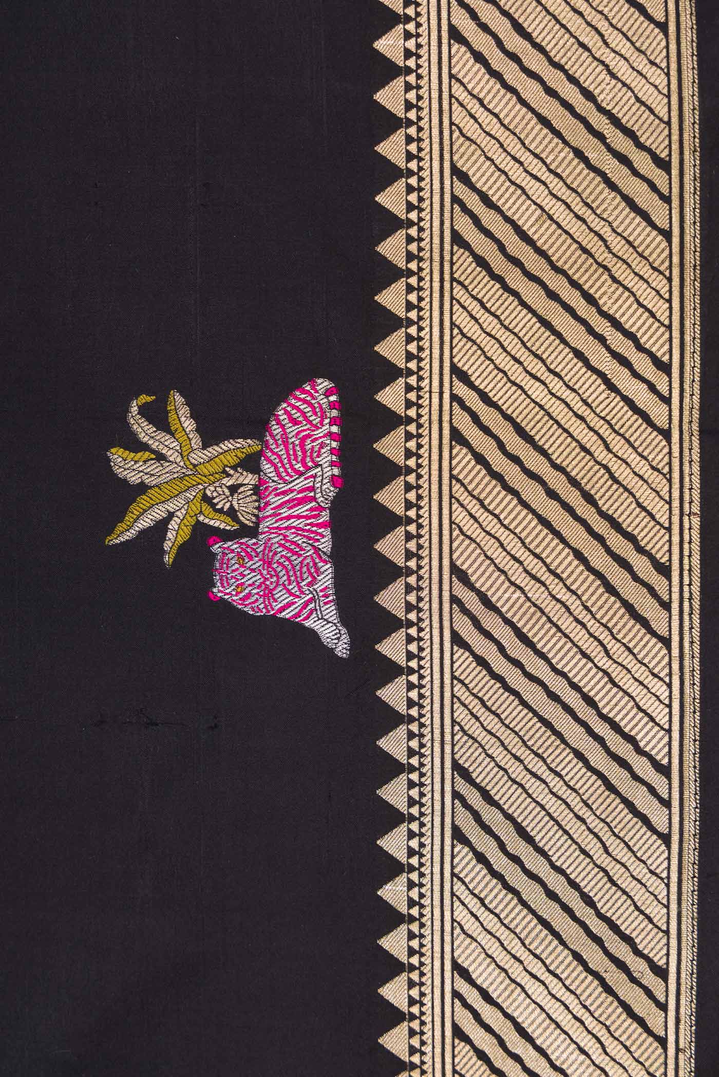 Border image of Black Dual Tone Banarasi Silk Saree with Zari And Thread Butta on the body and Zari Border