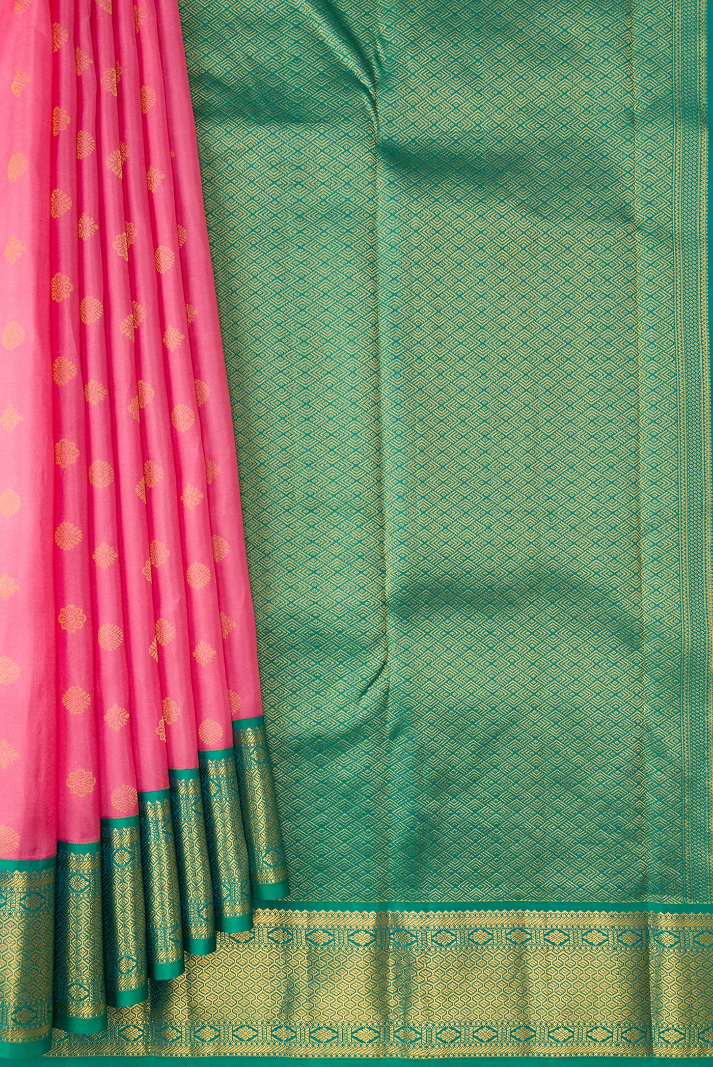 Pleats and pallu of Pink Dual Tone Kanchipuram Silk Saree with Zari Butta on the body and Zari Border. 