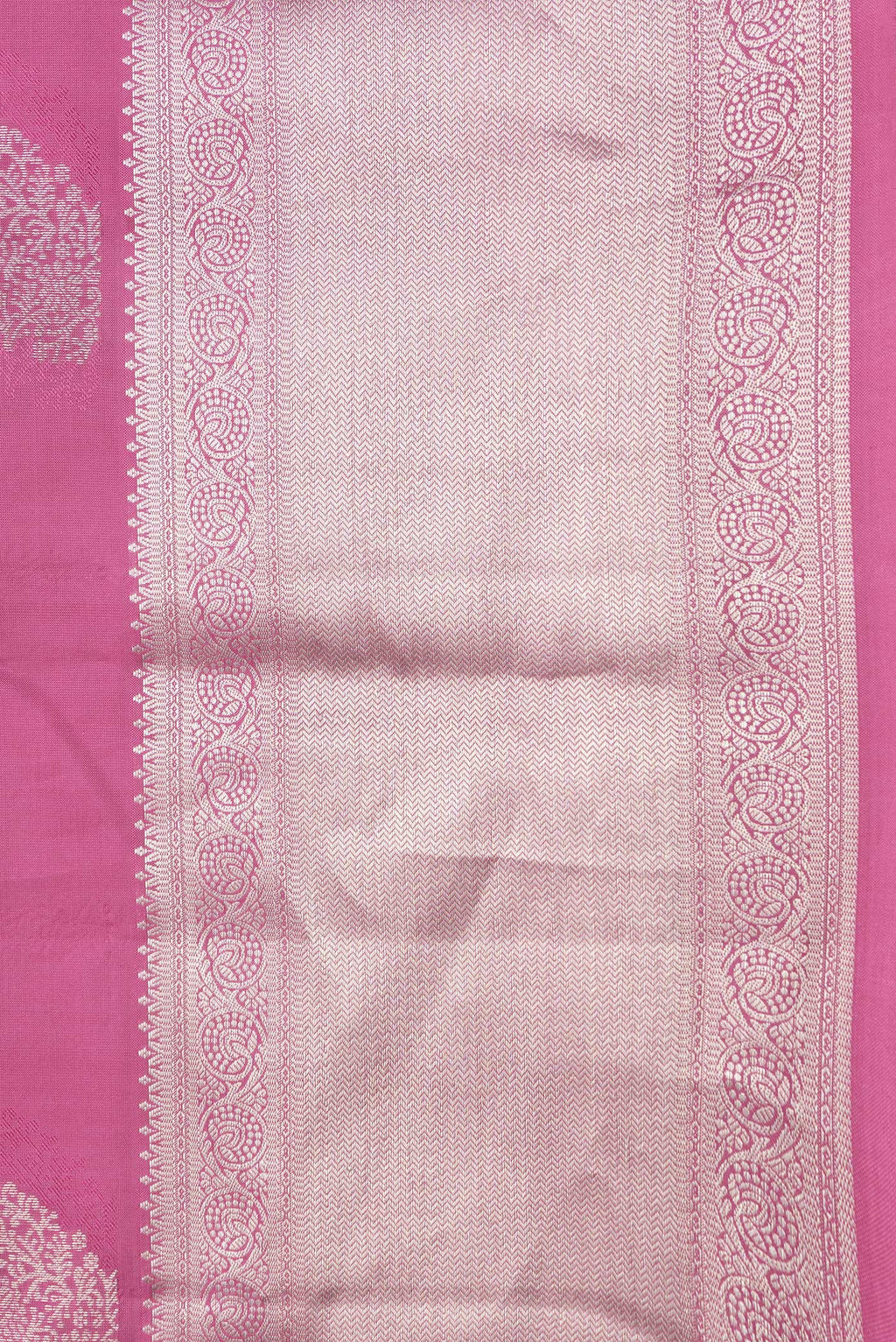 Border image of Pink Dual Tone Kanchipuram Silk Saree with Zari Butta on the body and Zari Border. 